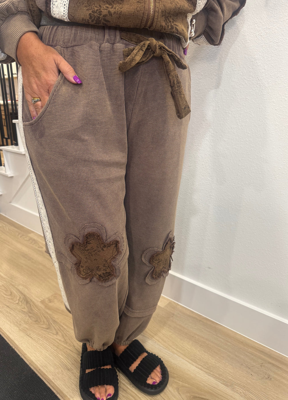 Floral Patch Detail Knit Pants