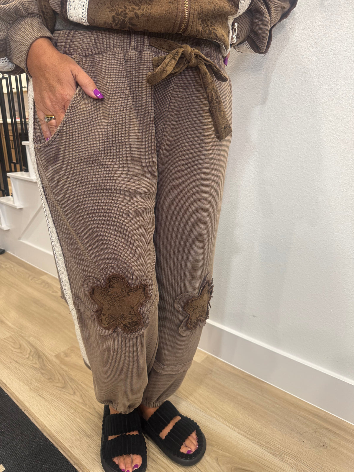 Floral Patch Detail Knit Pants