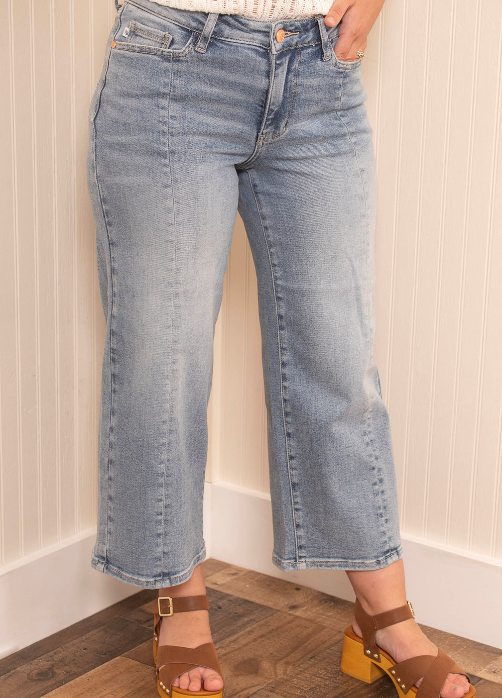 Judy Blue Enjoy The Day Wide Crop Jeans - Light Wash