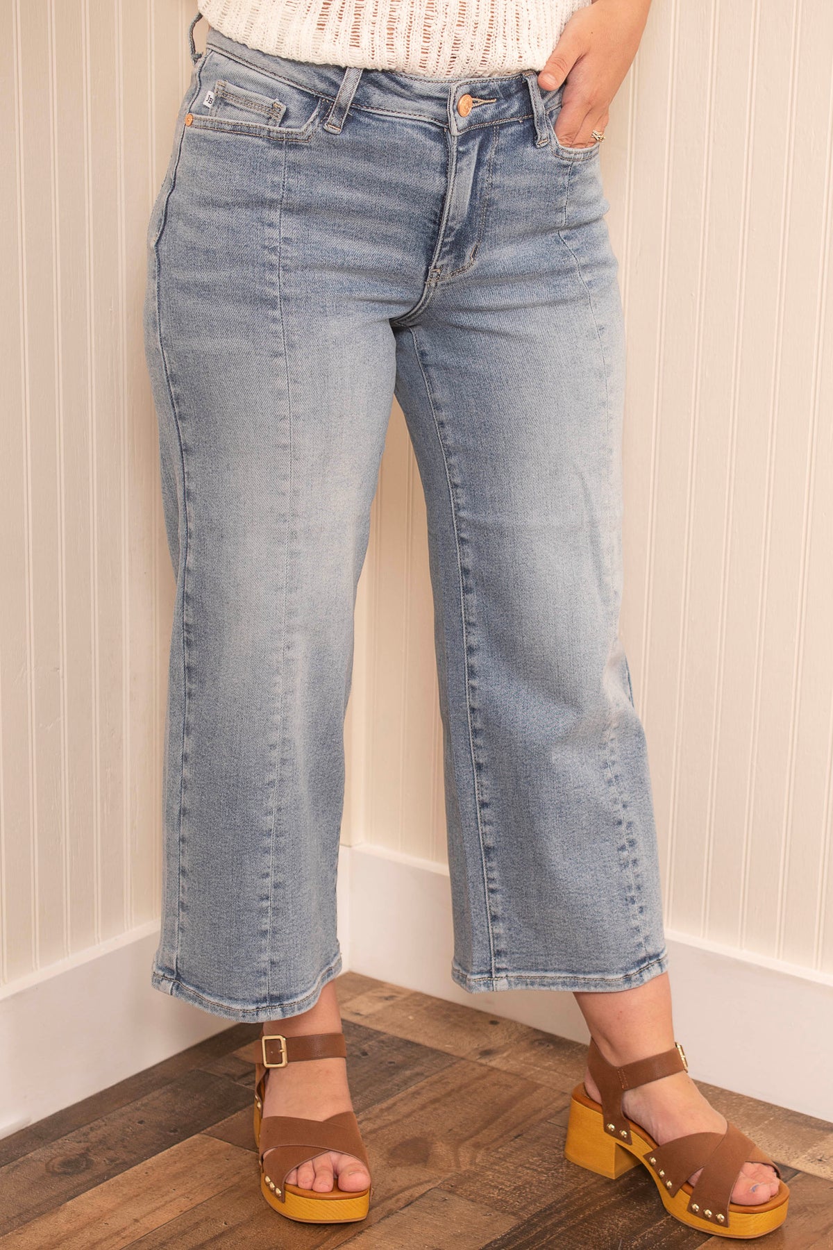 Judy Blue Enjoy The Day Wide Crop Jeans - Light Wash