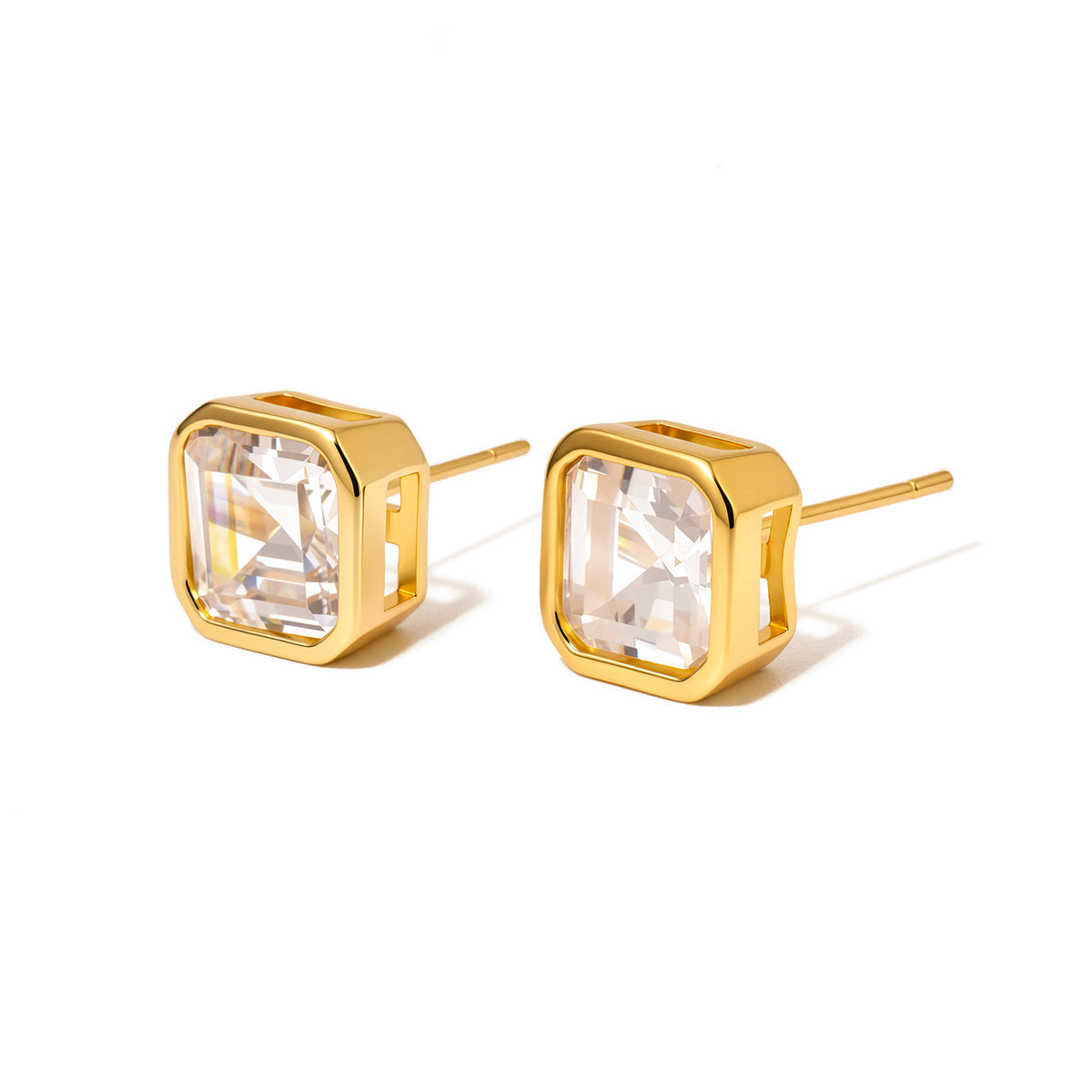 PREORDER- Bezel Diamond Stud Earrings - Waterproof